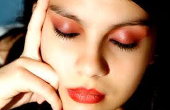 洗練されたデザインのまつ毛へと導く | 千葉でまつげエクステ等をお考えならLashroom L'abeille